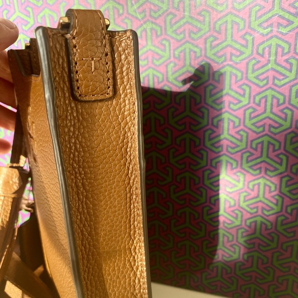 🍀🎀NEW🎀Tory Burch Thea CellPhone crossbody bag/shoulder bag/leather - Picture 11 of 12